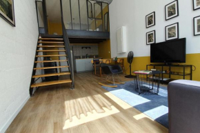 Superb renovated and quiet loft For 4-Tram CE-city center #L6